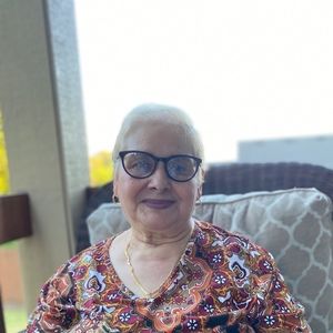 Meet your Posher, Rodica